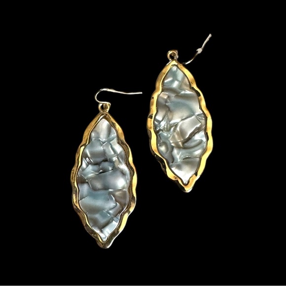 Stunning Marble printed gold Earring 3 inches. - Picture 6 of 12